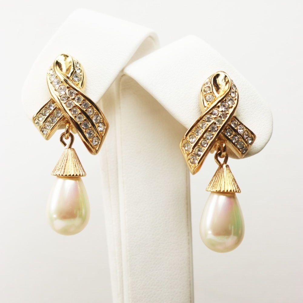 ⚜️ Vintage Christian Dior Pearl Drop Earrings - Picture 7 of 16